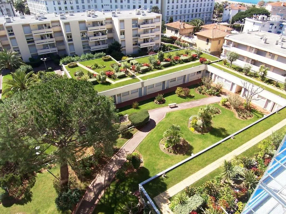 #Pacagroom# Studio Alexandre III Cannes
